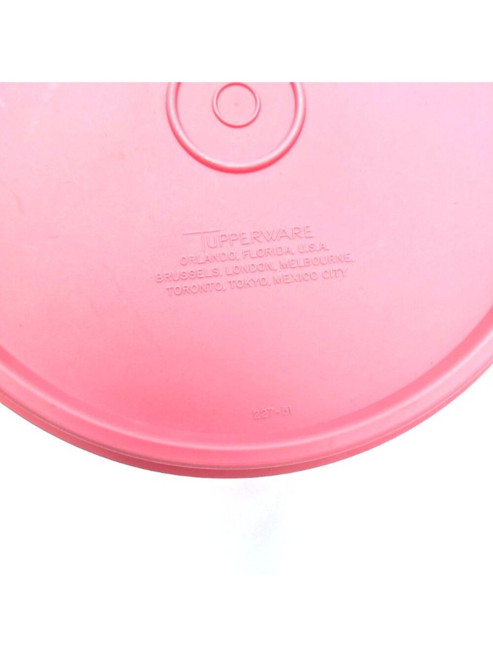Tupperware Pink Replacement C Seal Lid 227 51 Fits 6 Inch Bubblegum - Picture 3 of 6